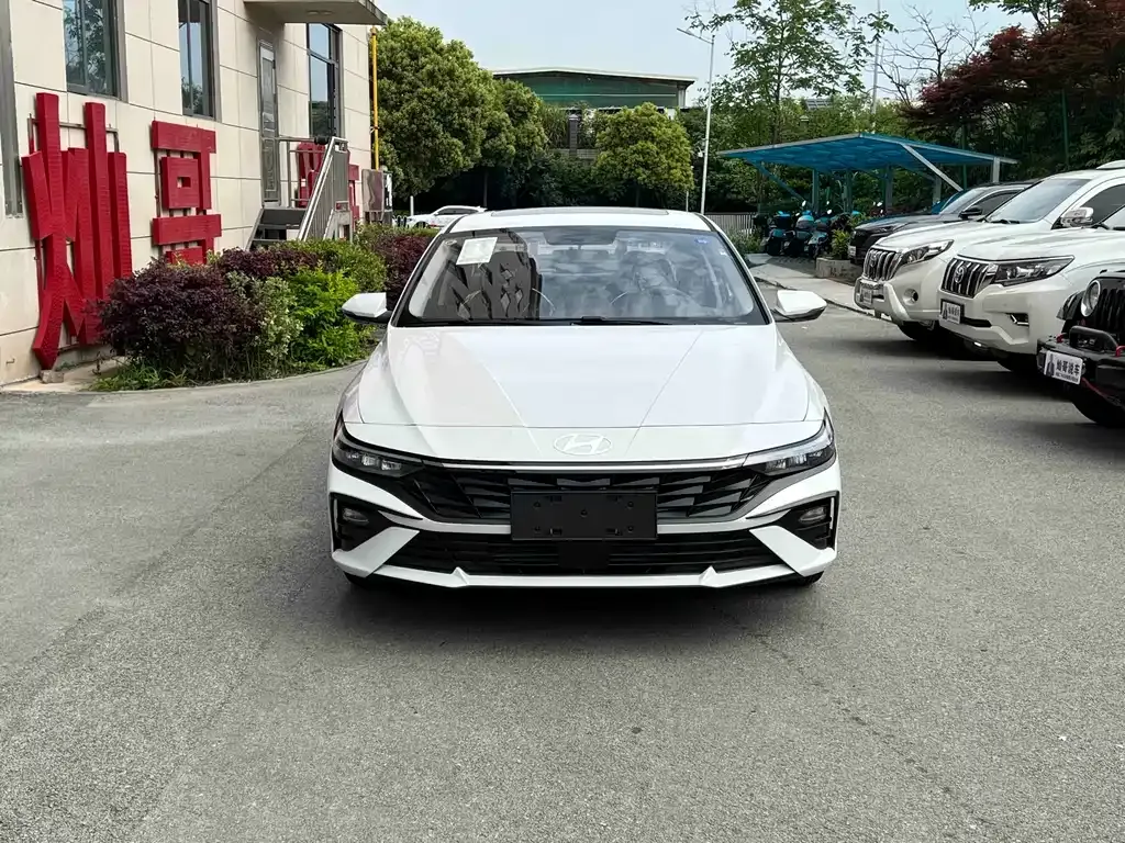 Hyundai Elantra — фото 8