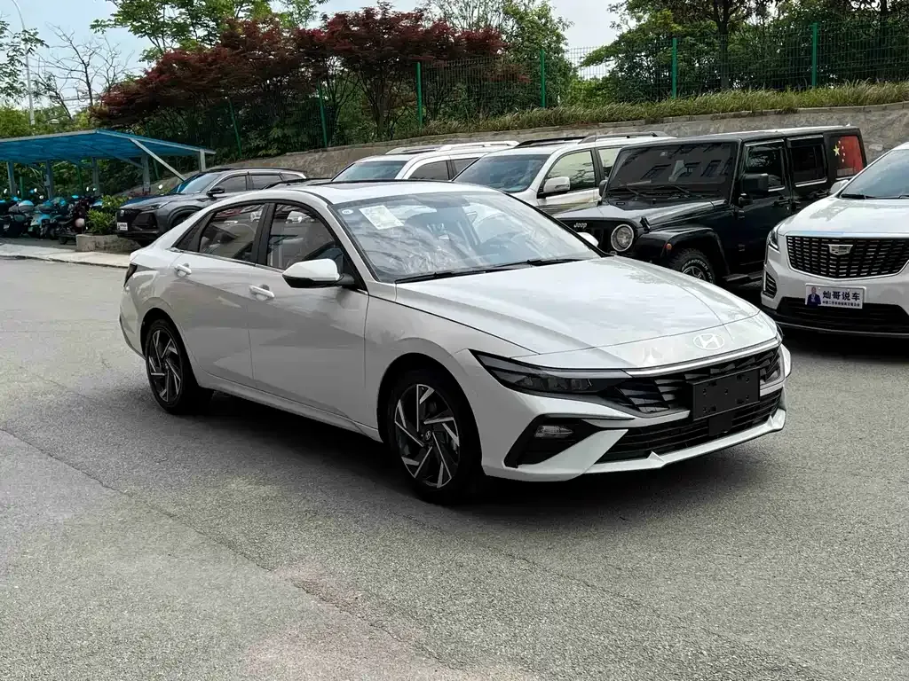 Hyundai Elantra — фото 10