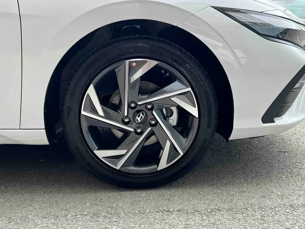 Hyundai Elantra — фото 5