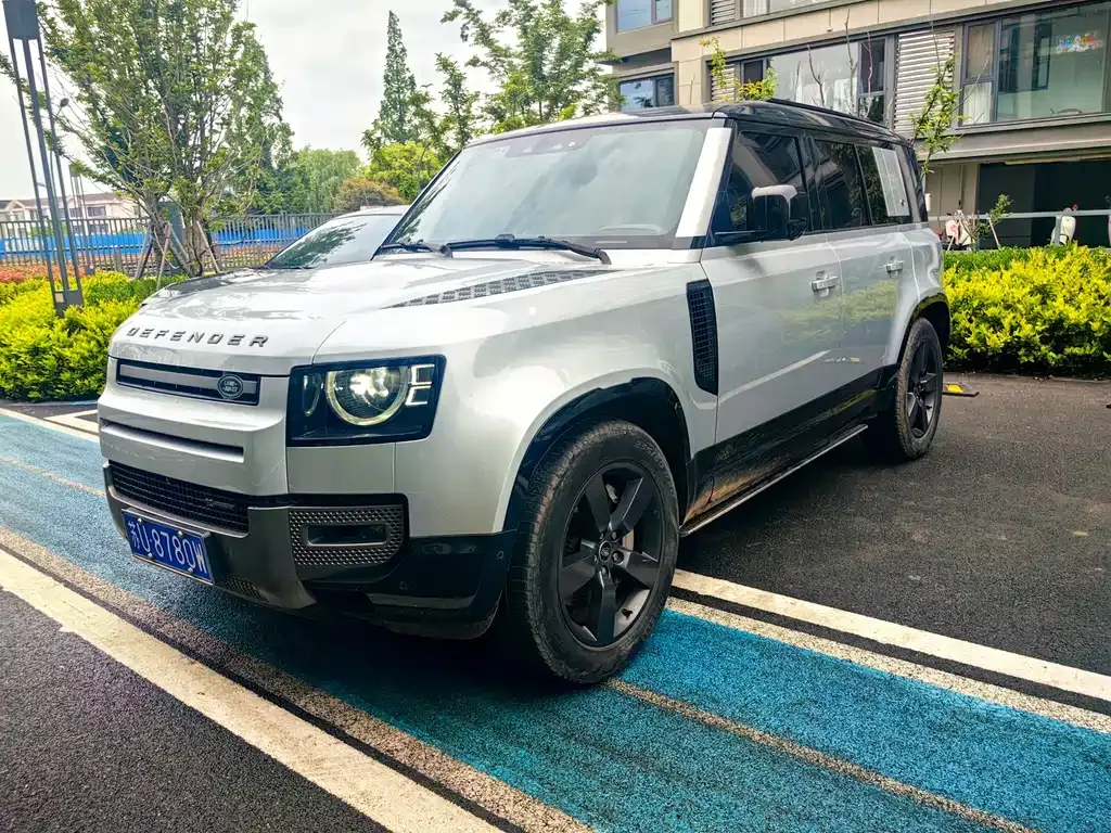 Land Rover Defender — фото 1