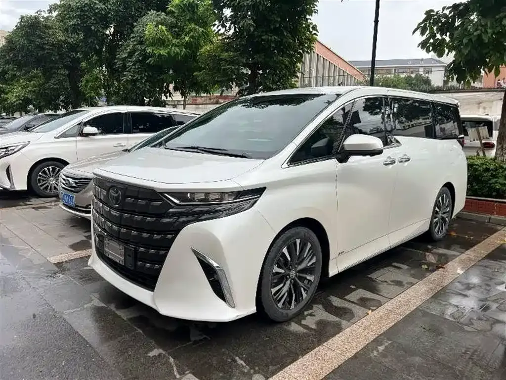 Toyota Alphard — фото 6