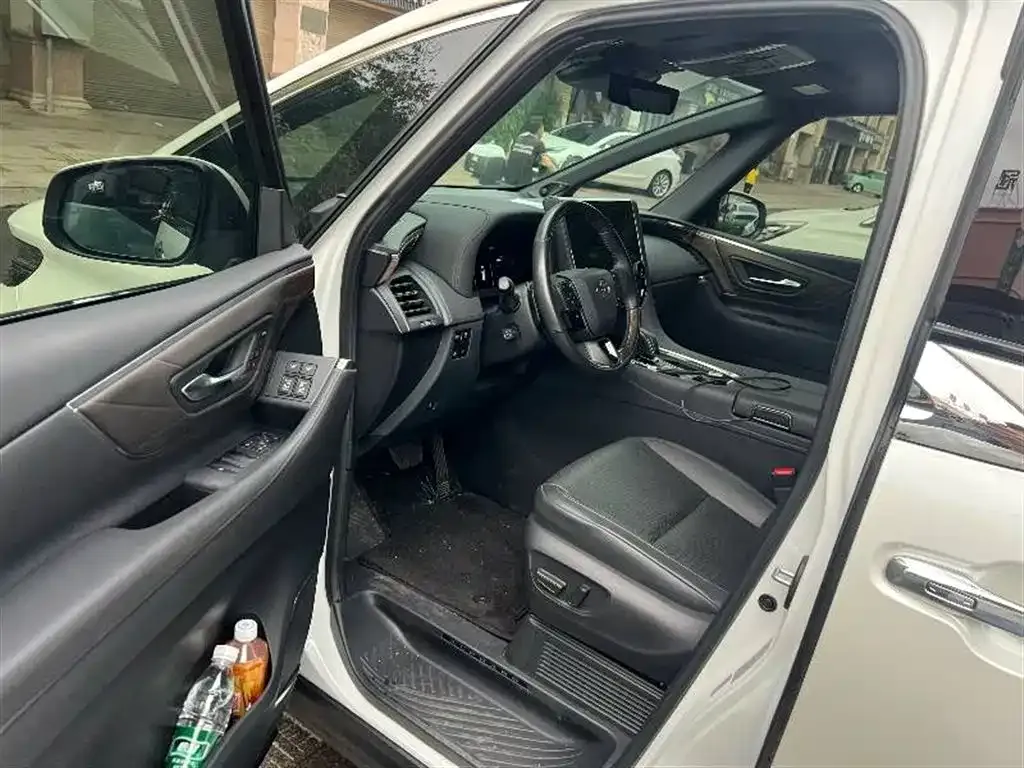 Toyota Alphard — фото 5