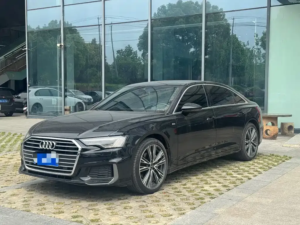 Audi A6L — фото 1