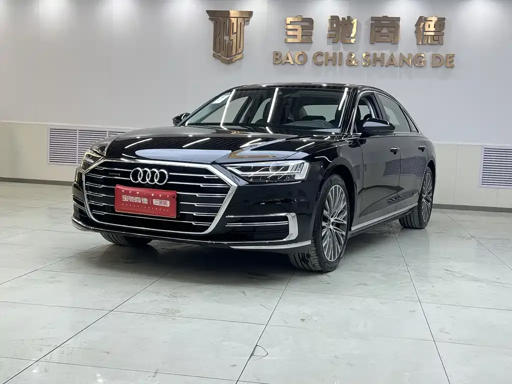 Audi A8 — фото 1