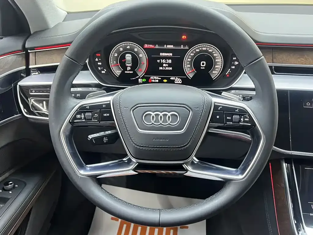 Audi A8 — фото 5