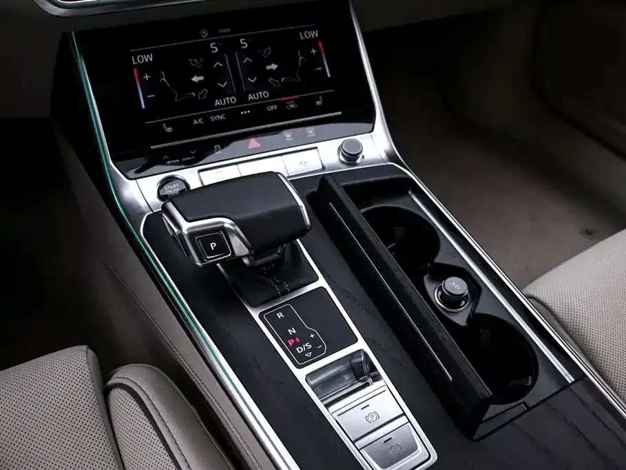Audi A6L — фото 10