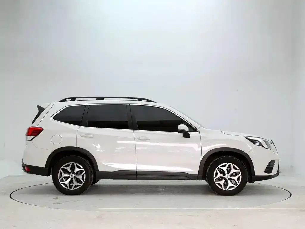 Subaru Forester — фото 2