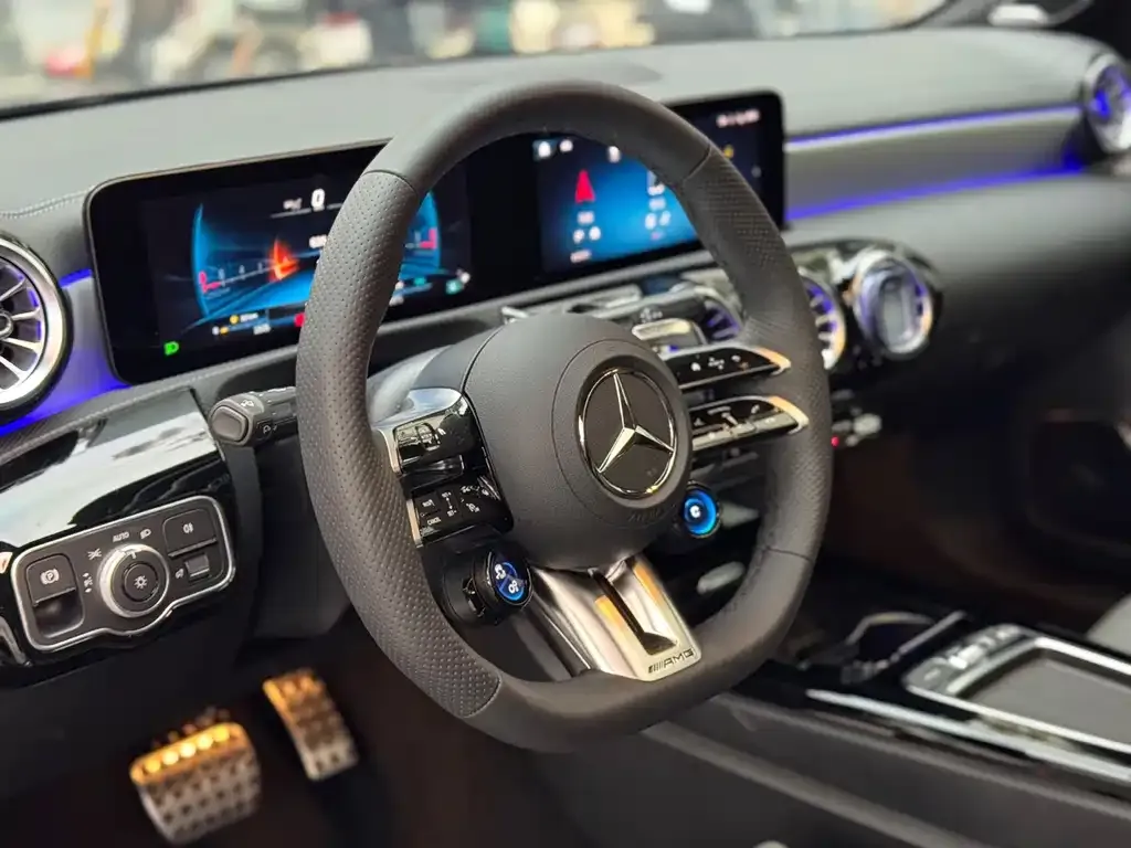 Mercedes-Benz CLA AMG — фото 2