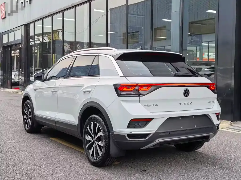Volkswagen T-Roc — фото 10