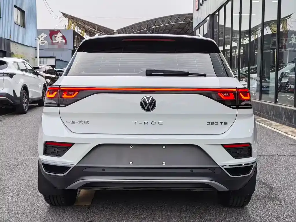 Volkswagen T-Roc — фото 9