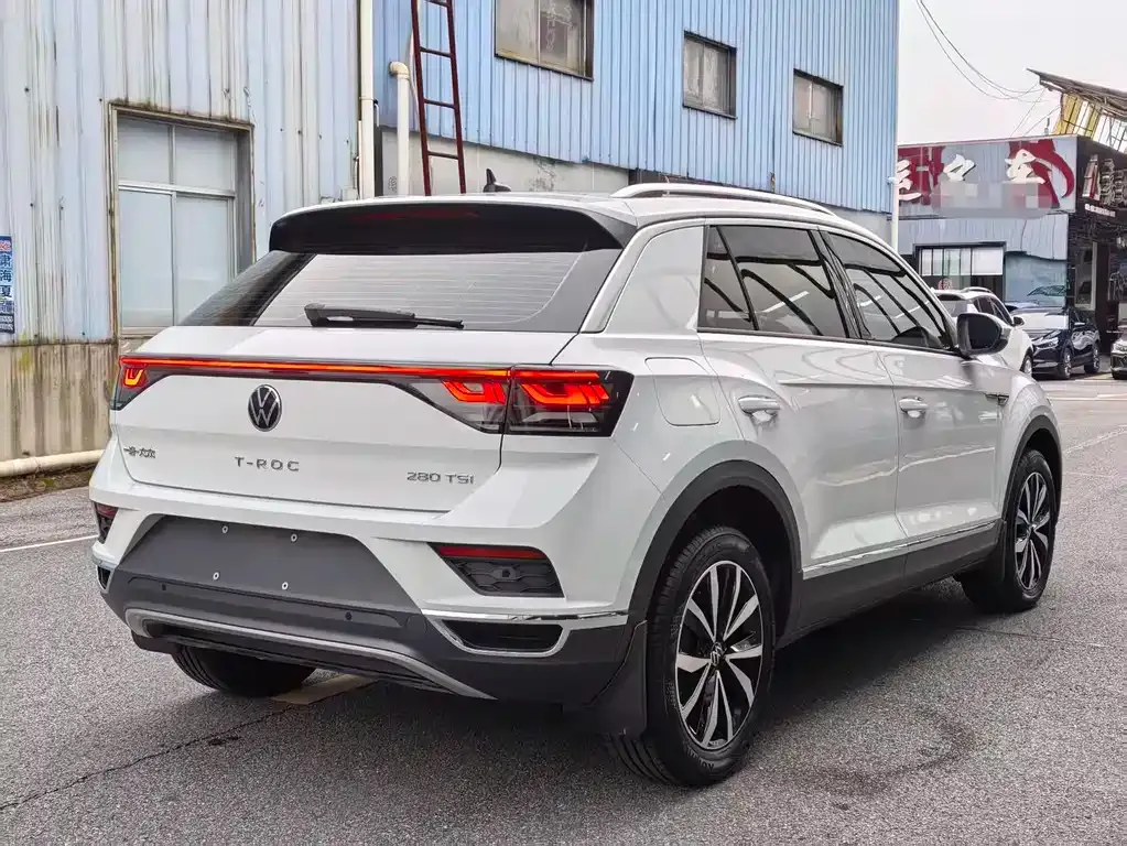 Volkswagen T-Roc — фото 7