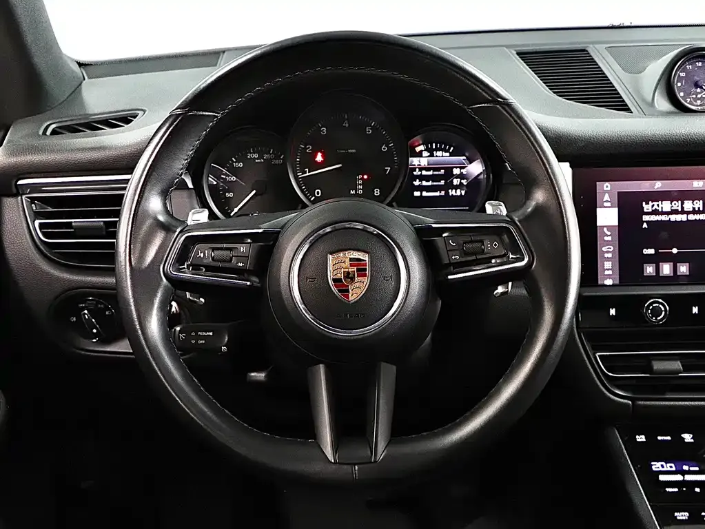Porsche Macan — фото 10