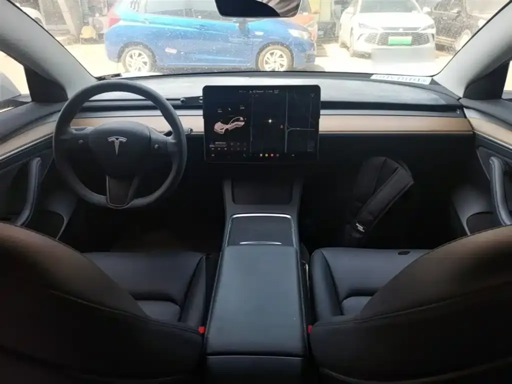 Tesla Model 3 — фото 8
