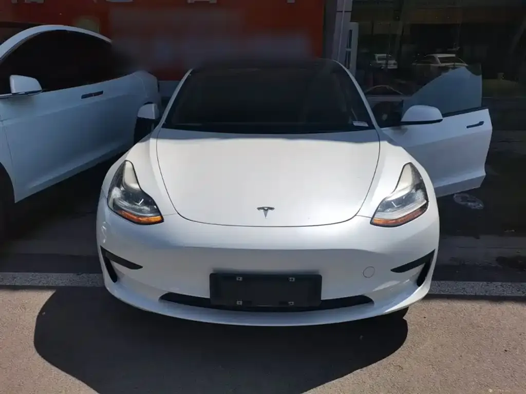 Tesla Model 3 — фото 4
