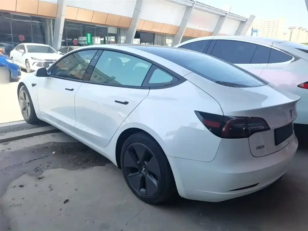Tesla Model 3 — фото 2