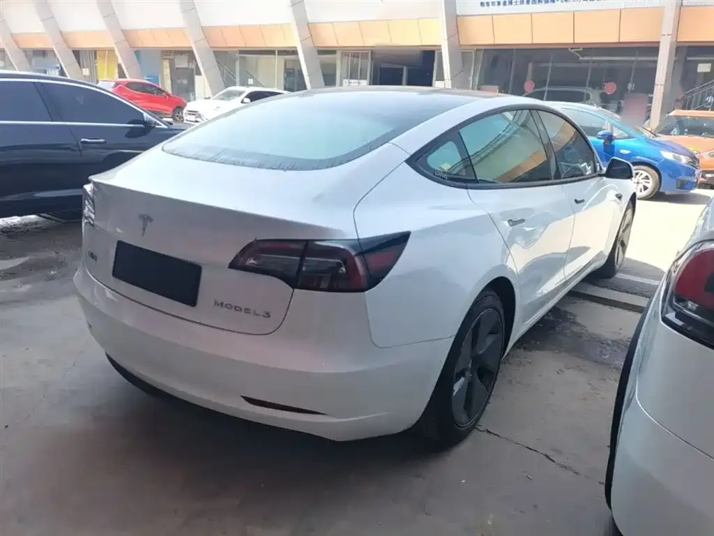 Tesla Model 3 — фото 7