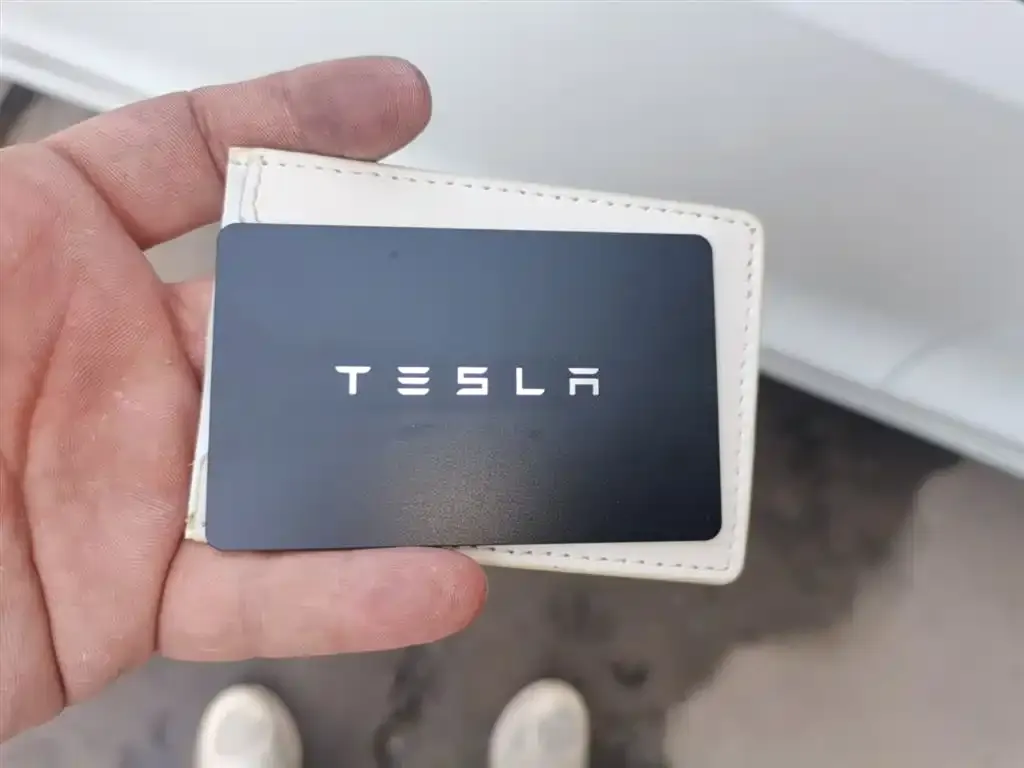 Tesla Model 3 — фото 5