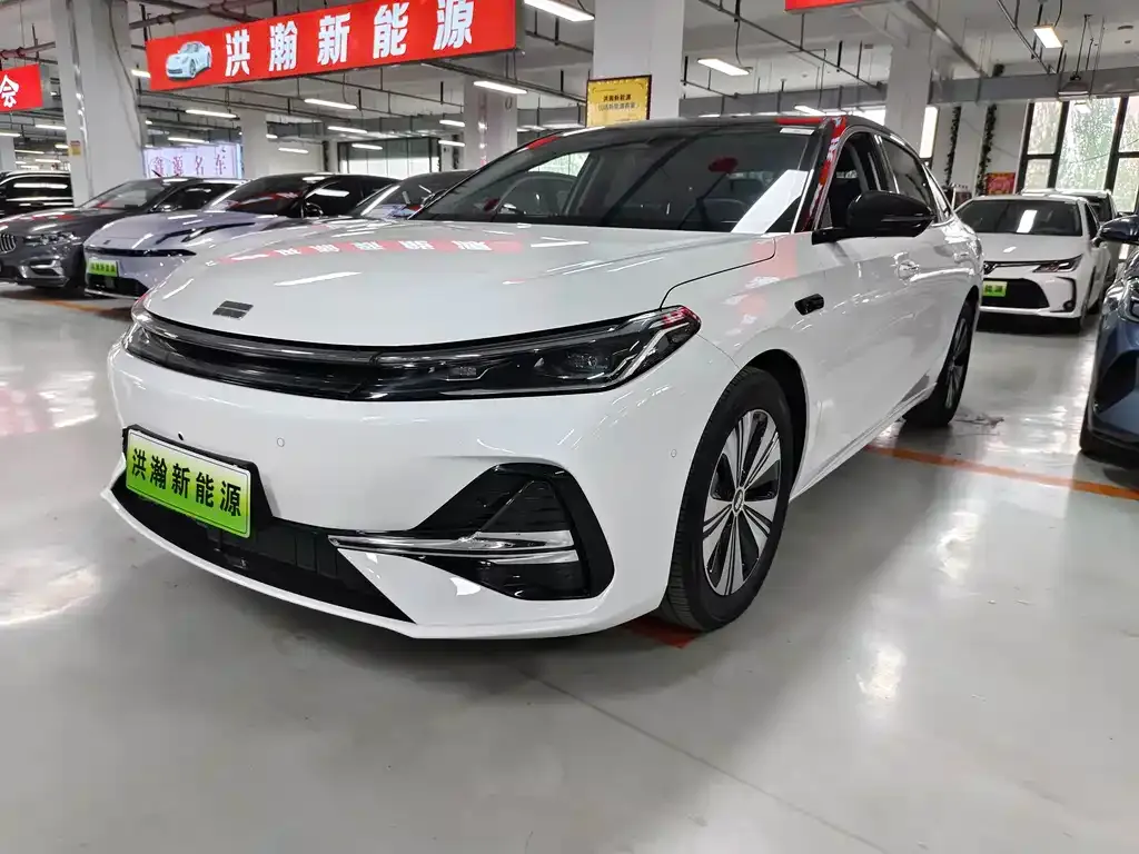 Geely Galaxy A7 — фото 1