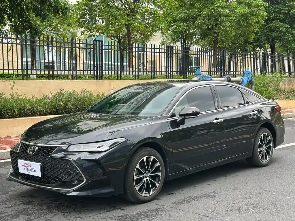 Toyota Avalon 2023 из CN, фото 1