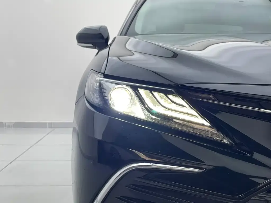 Toyota Camry — фото 9