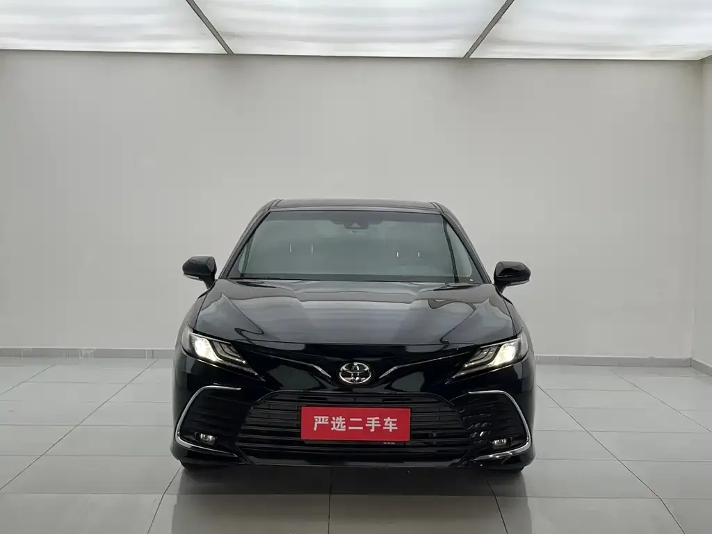 Toyota Camry — фото 2