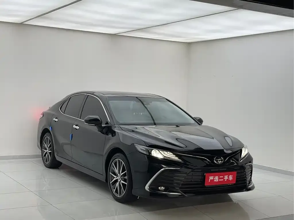 Toyota Camry — фото 3
