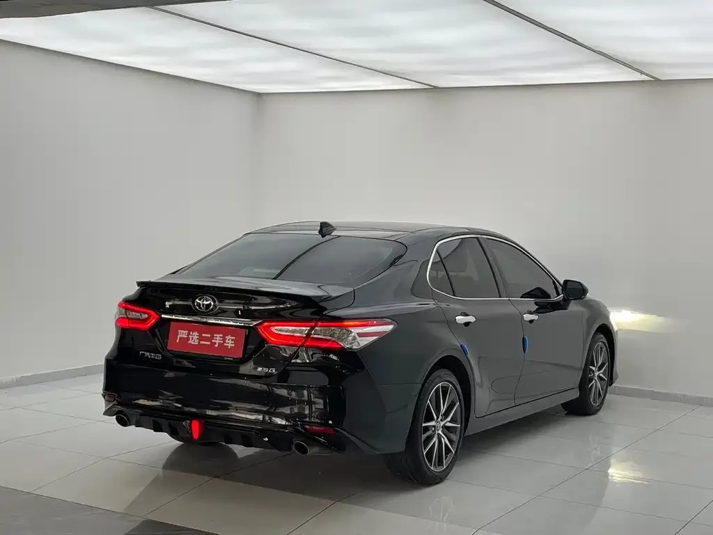 Toyota Camry — фото 7