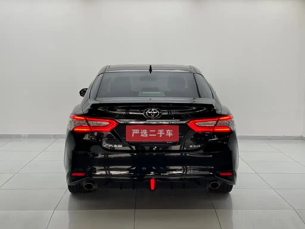 Toyota Camry — фото 4