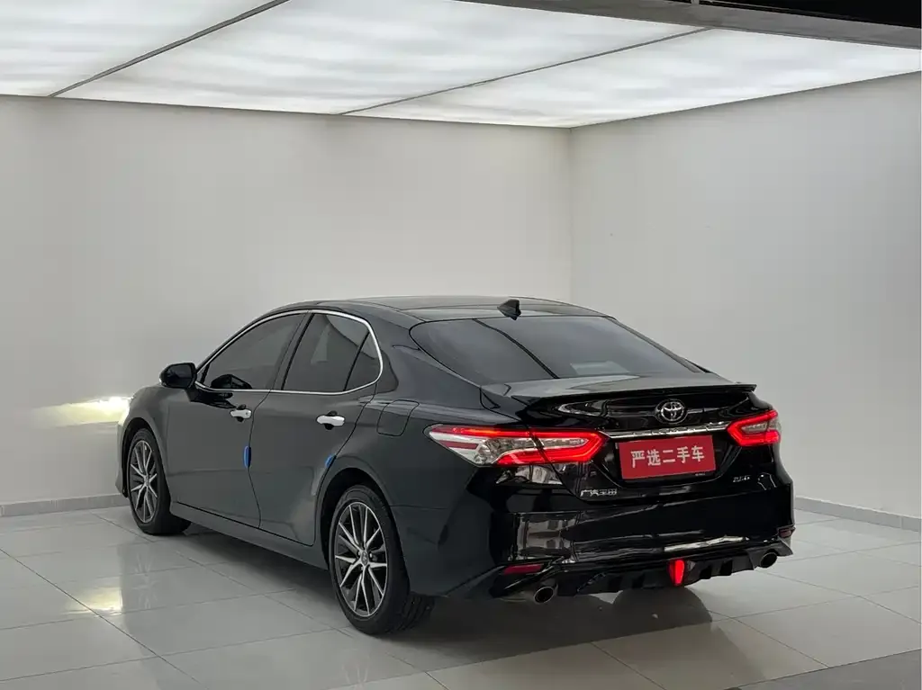 Toyota Camry — фото 6