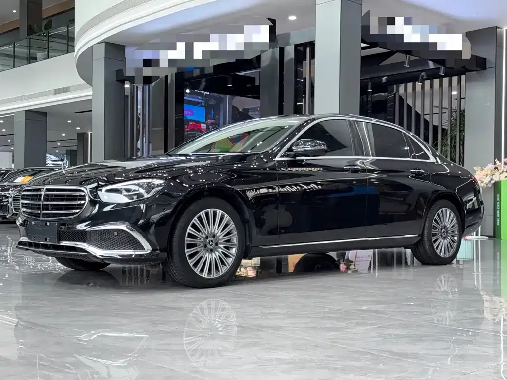 Mercedes-Benz E-Class — фото 1