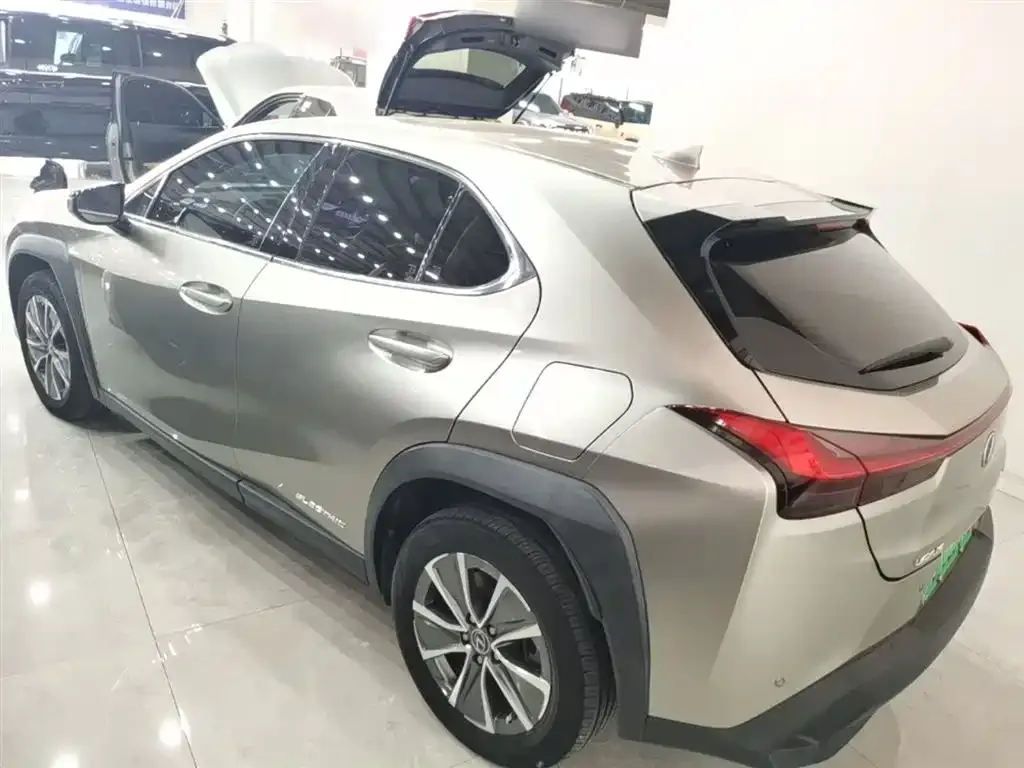 Lexus UX New Energy — фото 3