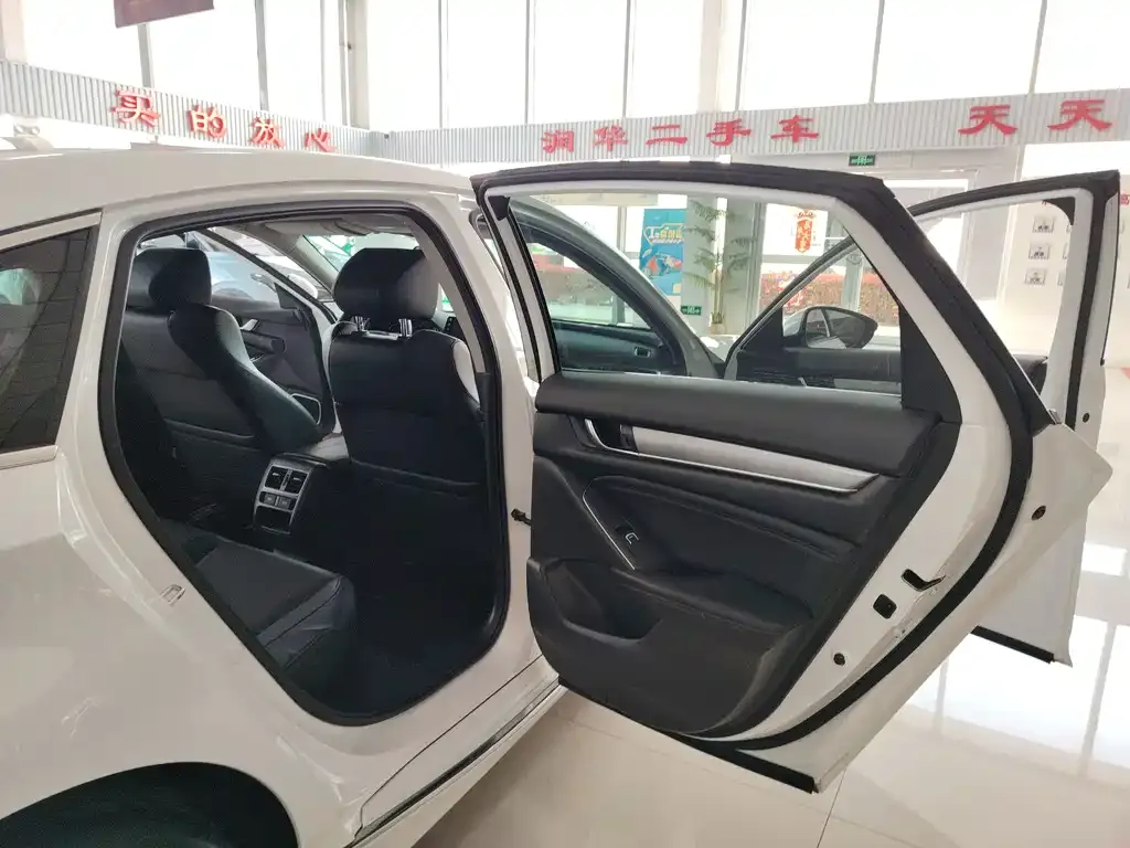 Honda Accord — фото 6