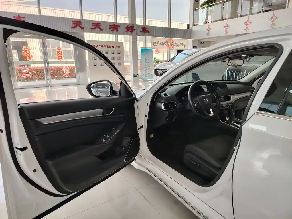Honda Accord — фото 3