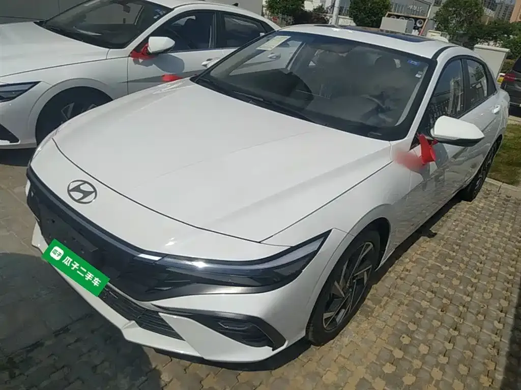 Hyundai Elantra — фото 1