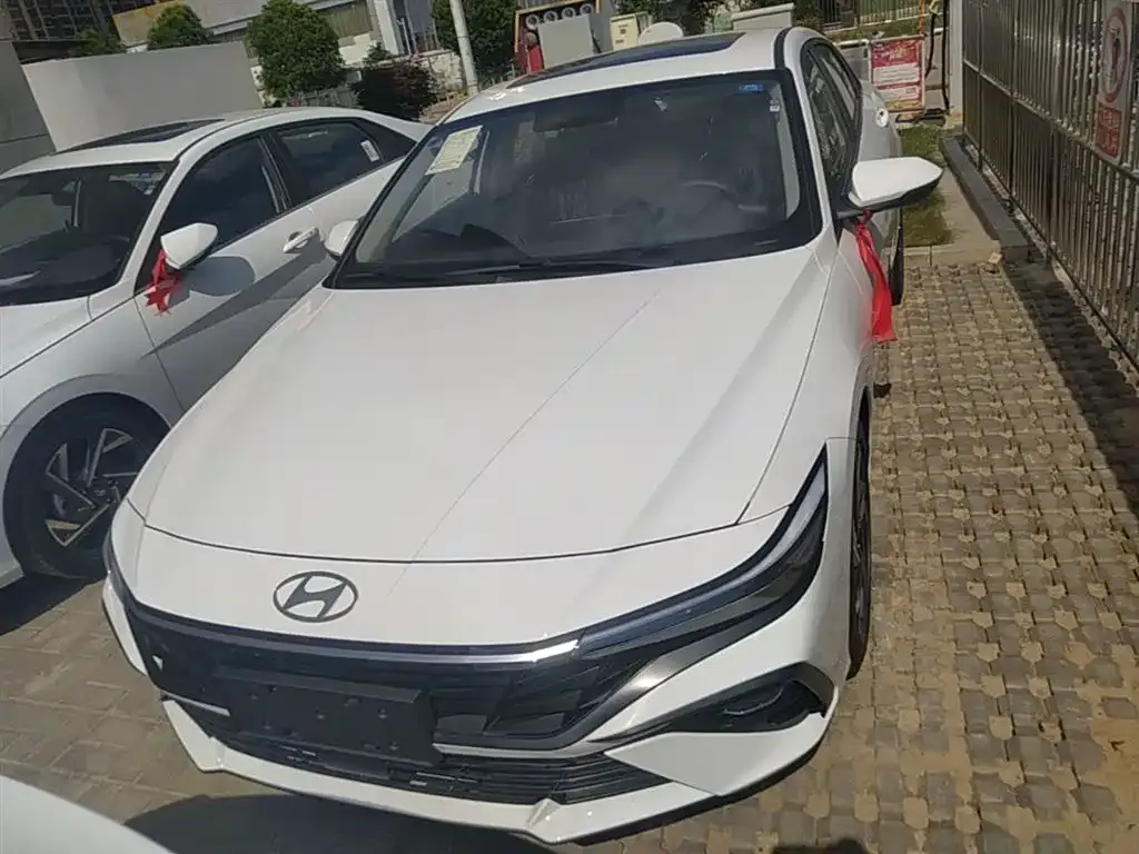 Hyundai Elantra — фото 4