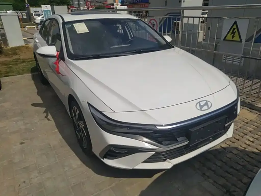Hyundai Elantra — фото 2
