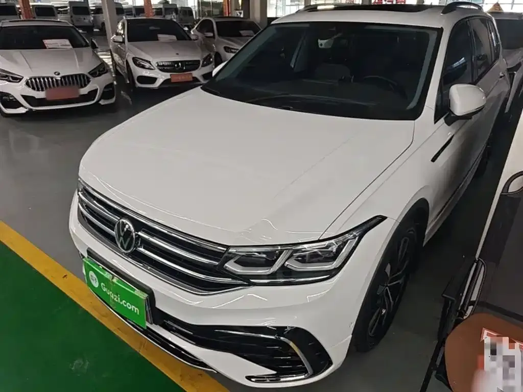 Volkswagen Tiguan L — фото 1