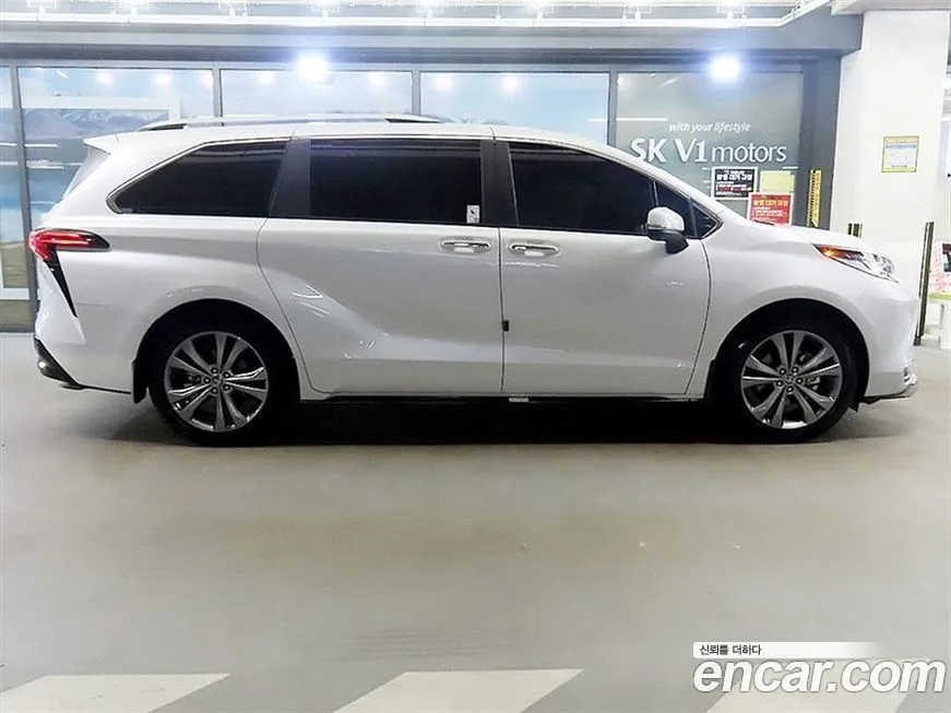 Toyota Sienna — фото 2