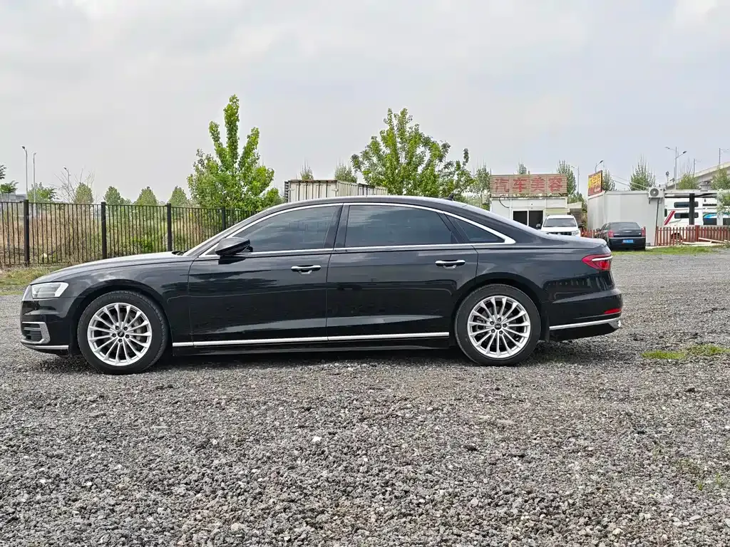 Audi A8 — фото 10
