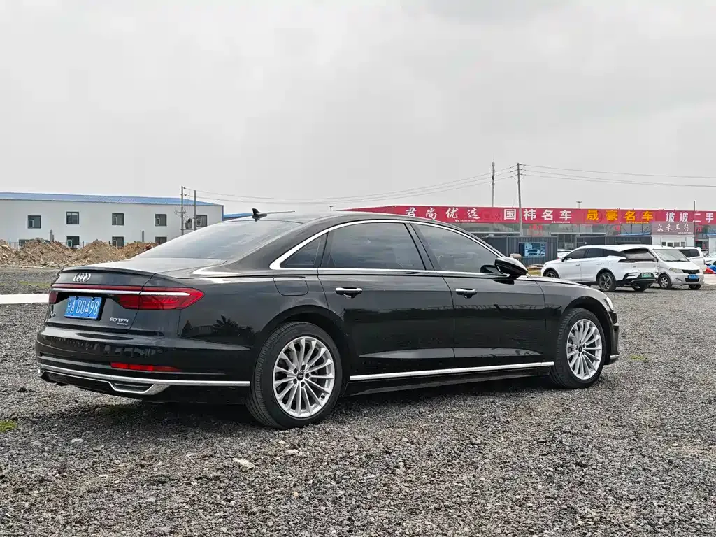 Audi A8 — фото 5