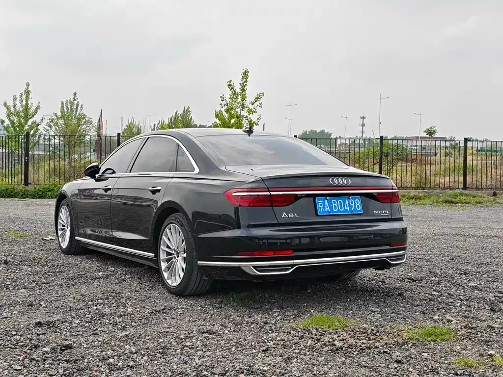 Audi A8 — фото 7