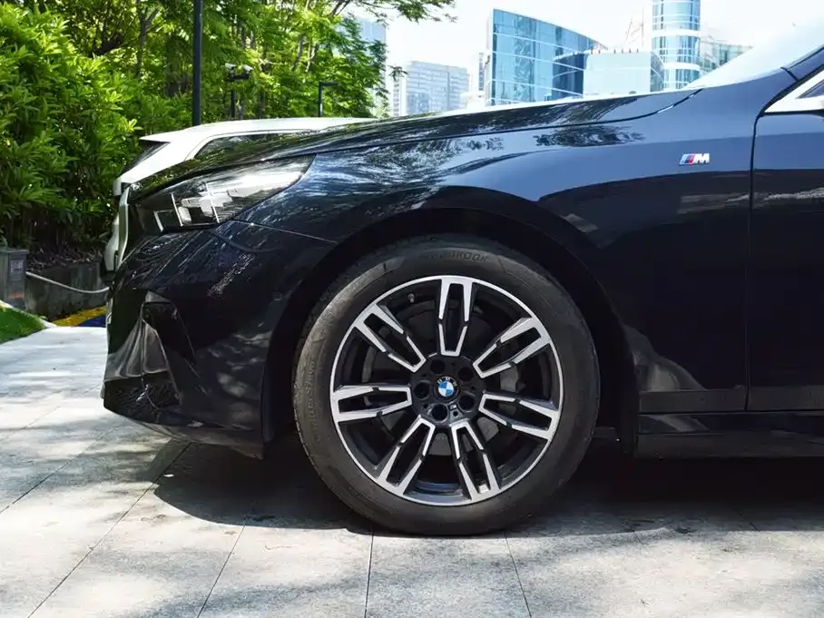 BMW 5 Series 2024 из CN, фото 10