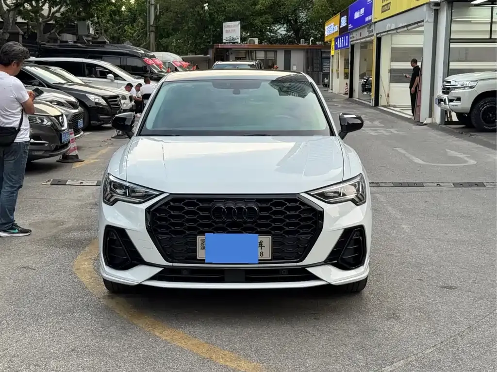 Audi Q3 Sportback — фото 1