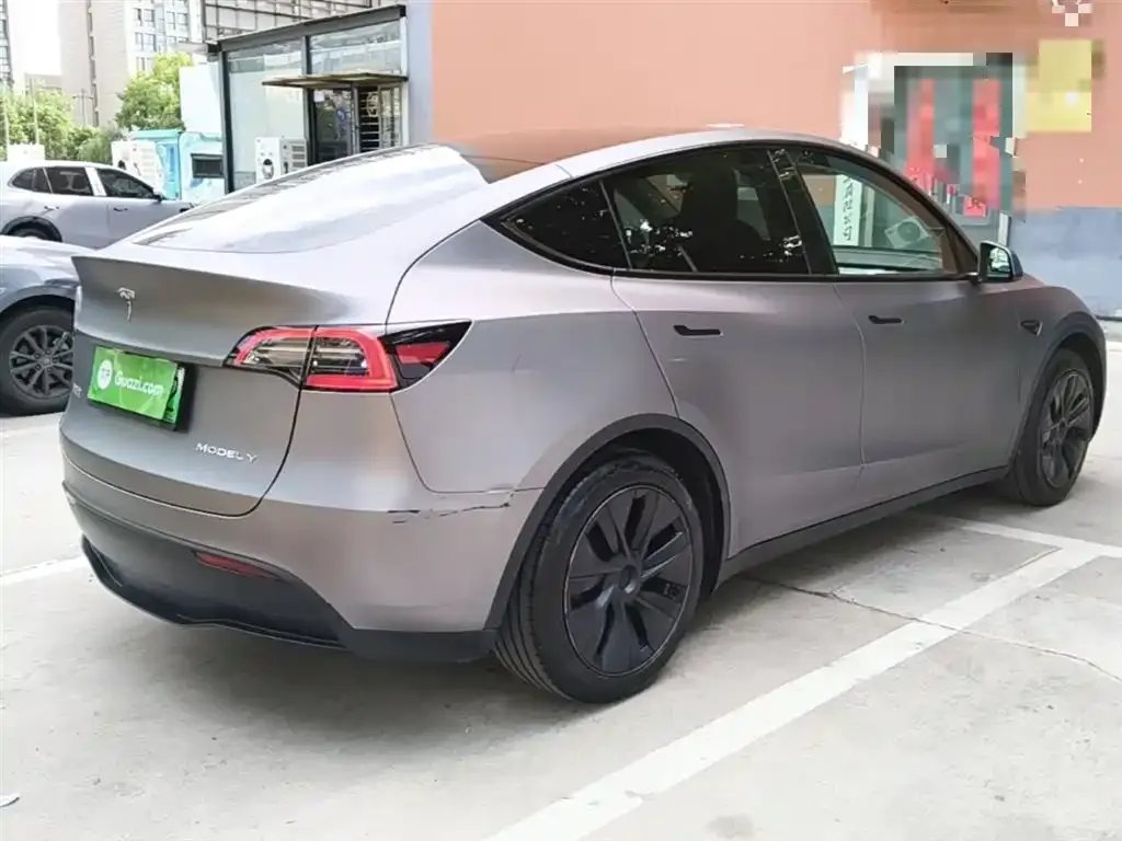 Tesla Model Y — фото 6