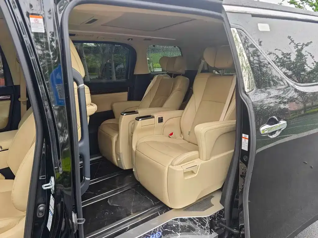 Toyota Alphard 2021 из CN, фото 4