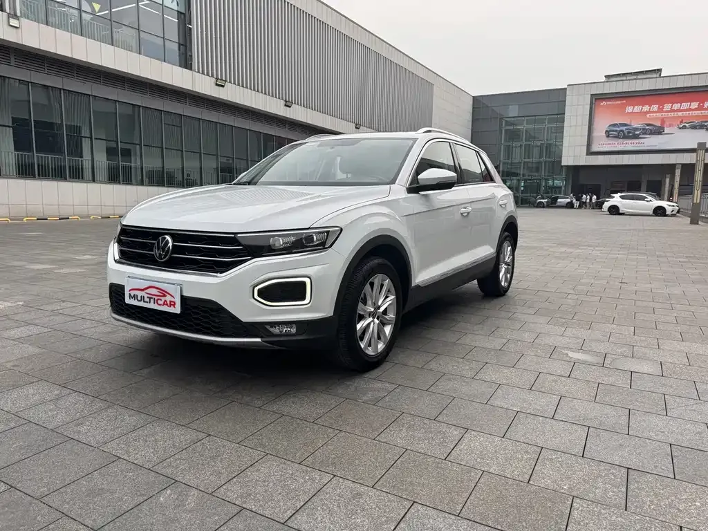 Volkswagen T-Roc — фото 1