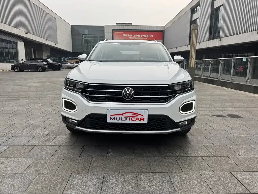 Volkswagen T-Roc — фото 9