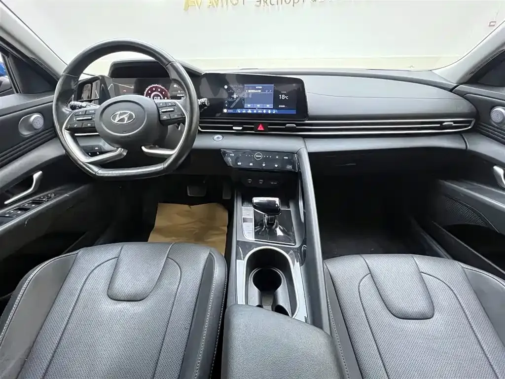 Hyundai Elantra — фото 9