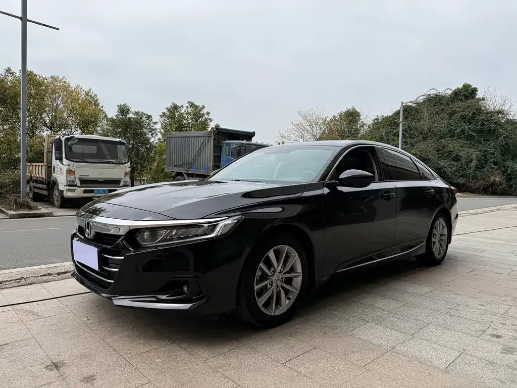Honda Accord — фото 1