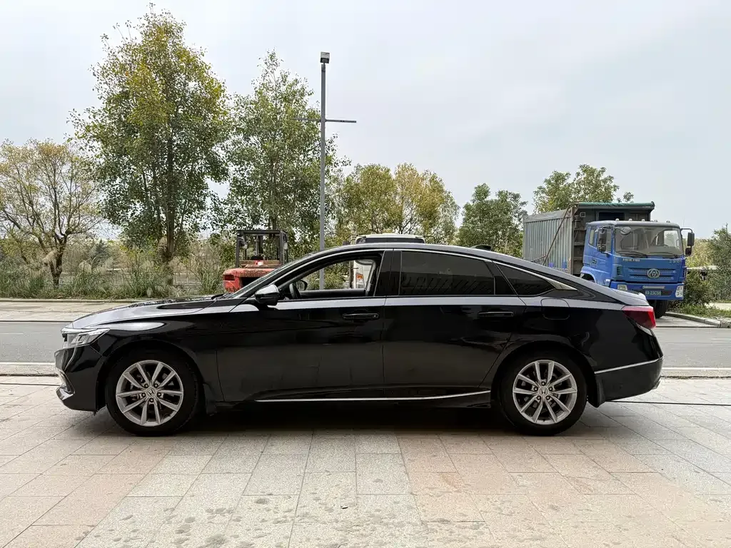 Honda Accord — фото 6